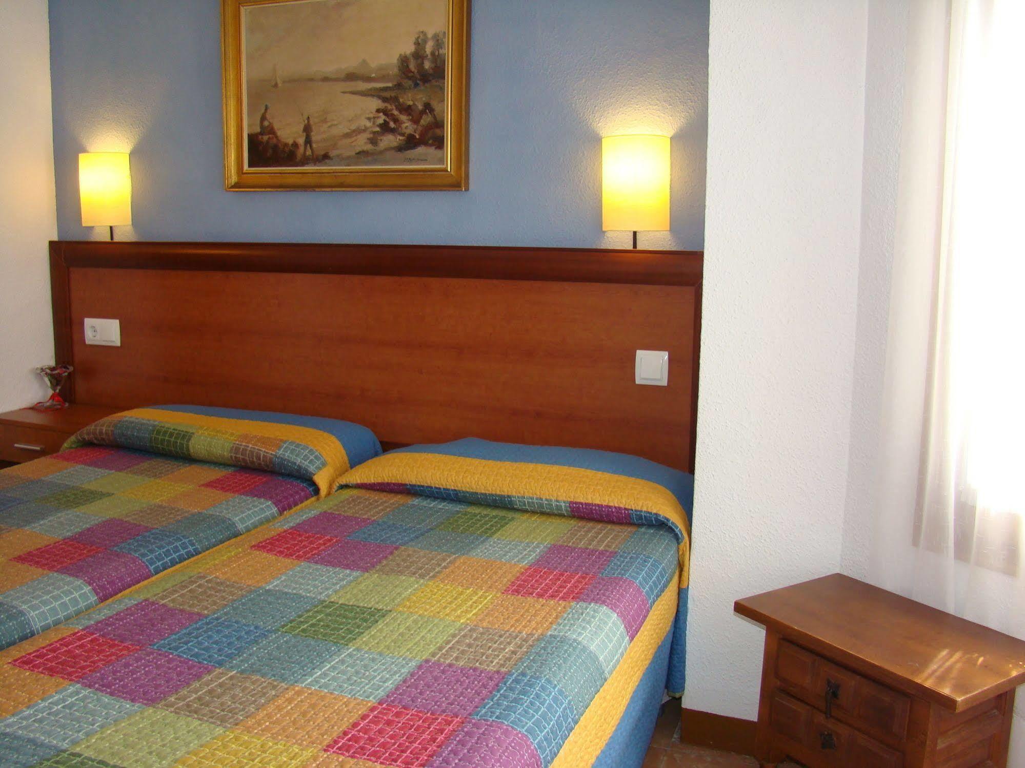 Hostal Platja Cambrils Bagian luar foto