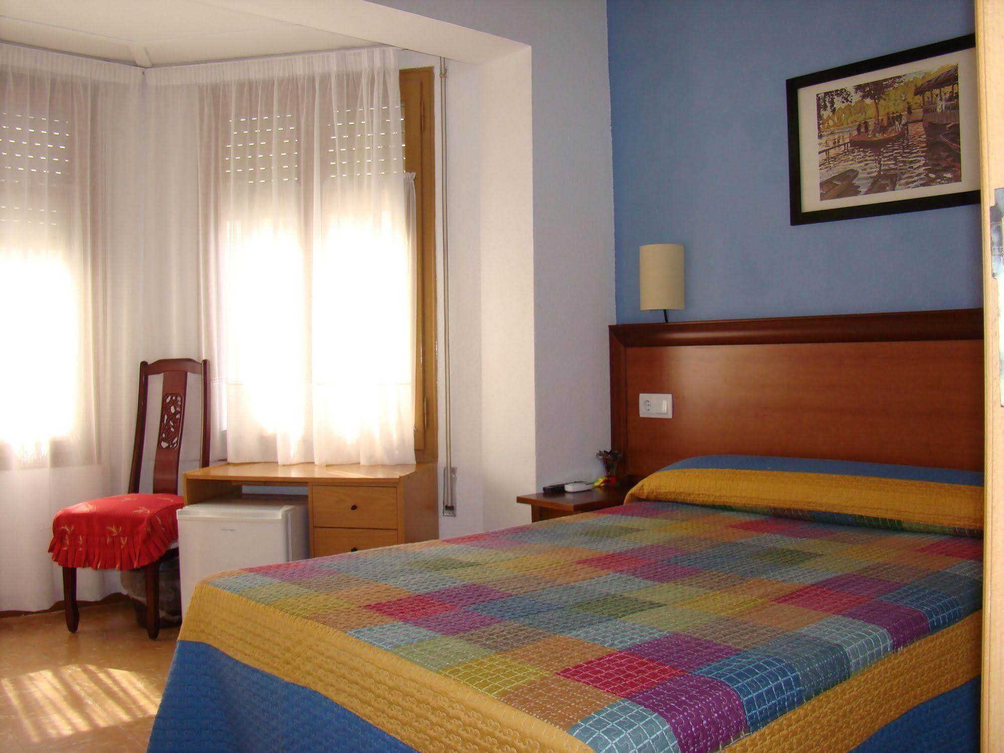 Hostal Platja Cambrils Bagian luar foto